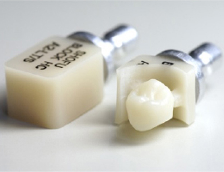 御茶ノ水デンタルクリニックで、保険で白い歯を